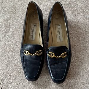 Vintage Etienne Aigner navyLoafers with Gold Accent